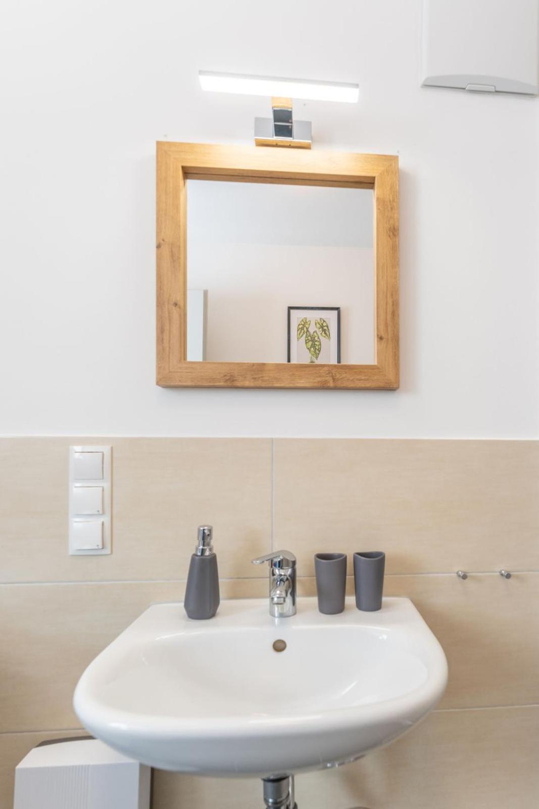 Modernes Apartment Mit Privatem Stellplatz Wenige Minuten Von Der Innenstadt & Mosel 科布倫茨 外观 照片